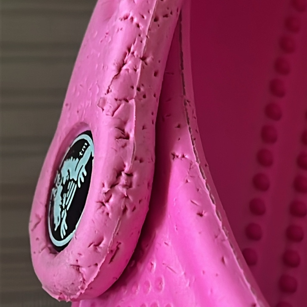 Crocs Unisex Pink Crush Classic Clogs size Men 9 Women’s 11 - Picture 2 of 10